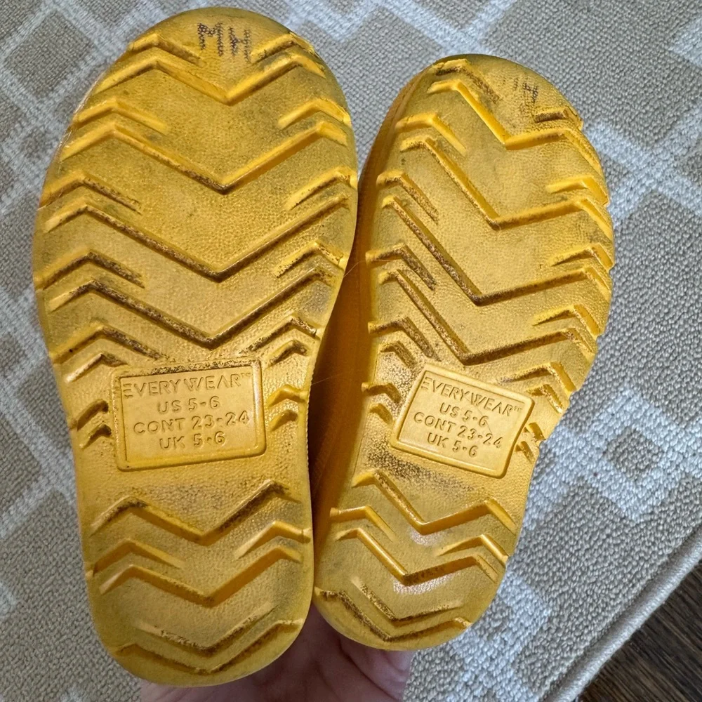 Totes Kids Waterproof Rubber Rain Boots Pull-On Outdoor Mustard Yellow Youth 5–6